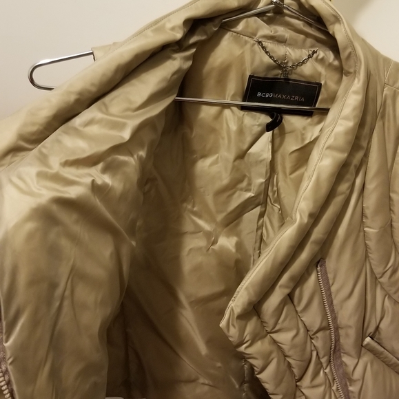 BCBG New Gold Puffer Vest - Picture 7 of 9